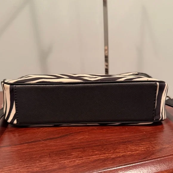 Michael Kors Zebra Print Bag with charm - Picture 9 of 10